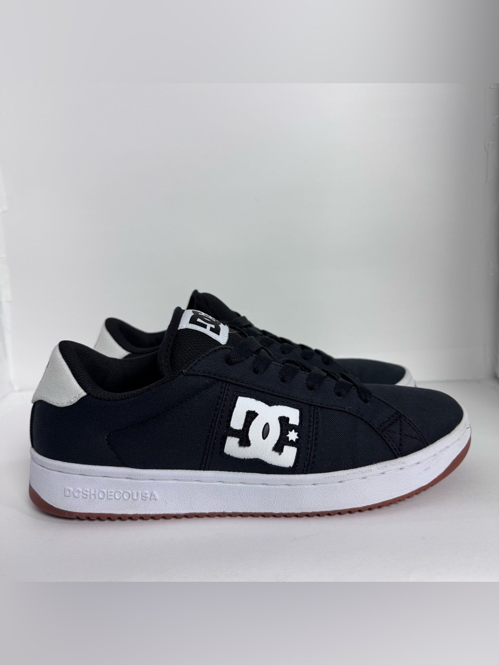 DC Shoes Striker 2 XL Men's Skateboarding Shoes Black Size 10 Canvas Vegan Algae